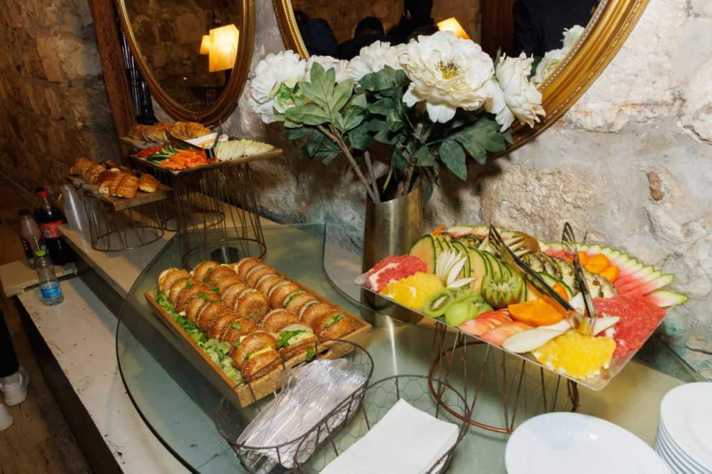 בר מצווה בכותל עם ארוחת בוקר