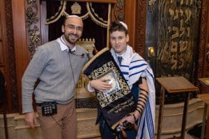 ארגון בר מצווה בכותל המערבי וביקור במוזיאון ישראל: שילוב בין קדושה, מסורת ואמנות