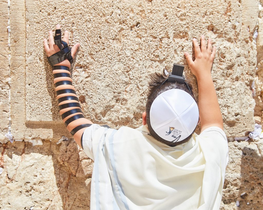 המדריך המלא לבחירת פייטן לעלייה לתורה בכותל